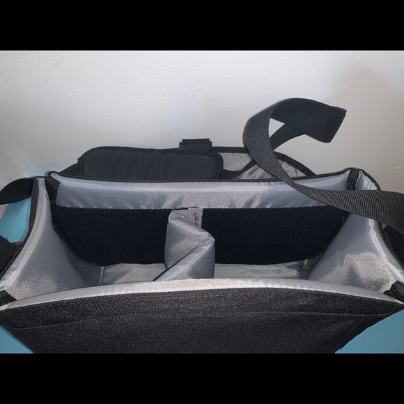 Canon DSLR Shoulder Bag + Cleaning Kit - Picture 3 of 7